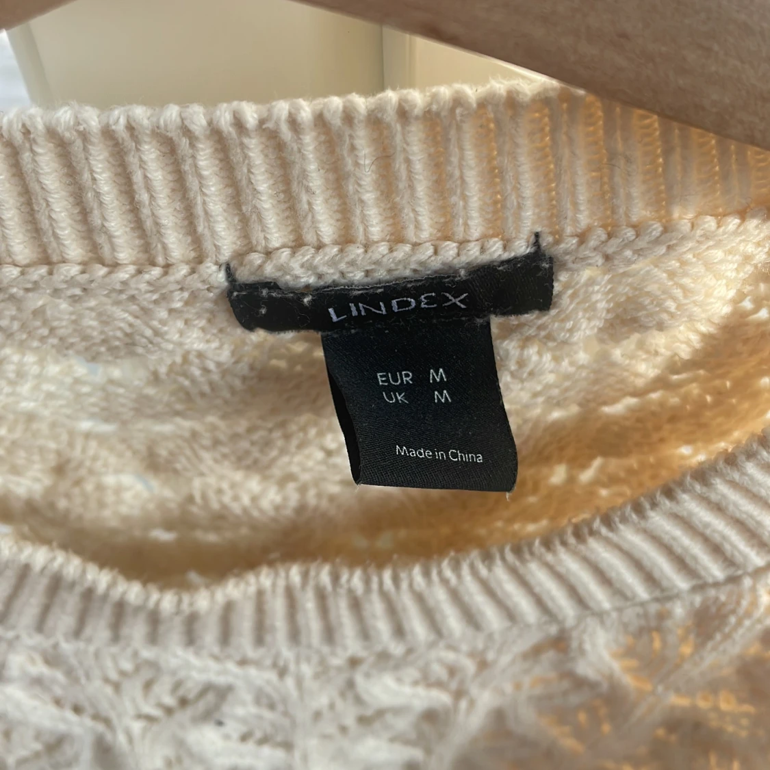 Beige stickad tröja från Lindex - 1