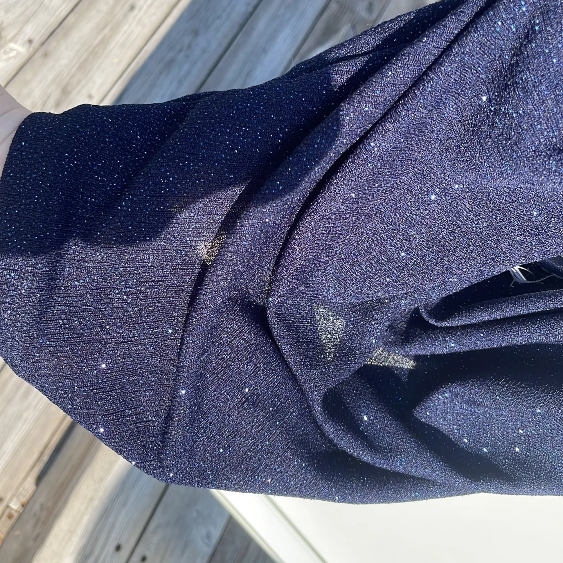 Glittrig marinblå topp från Subdued - 2