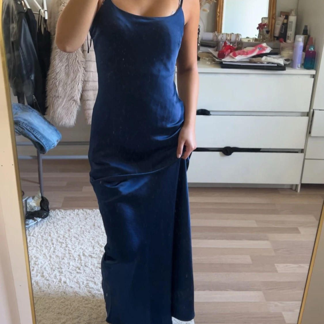 Marinblå långklänning i satin - 2