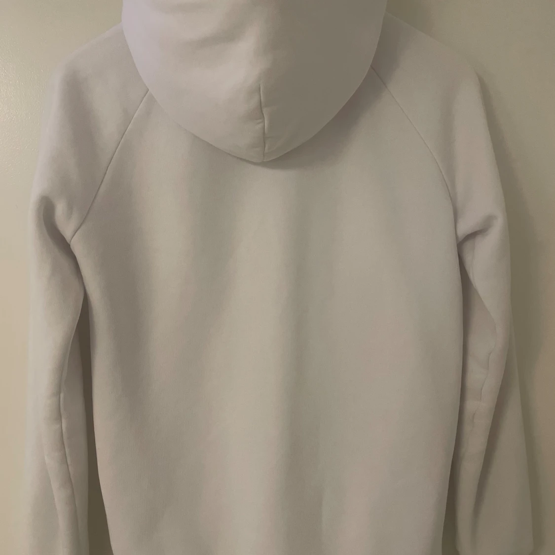 Vit hoodie från Peak Performance - 1