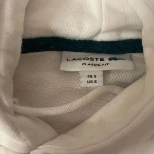 Lacoste hoodie - Säljer denna hoodie för den inte kommer till användning något mera🩷