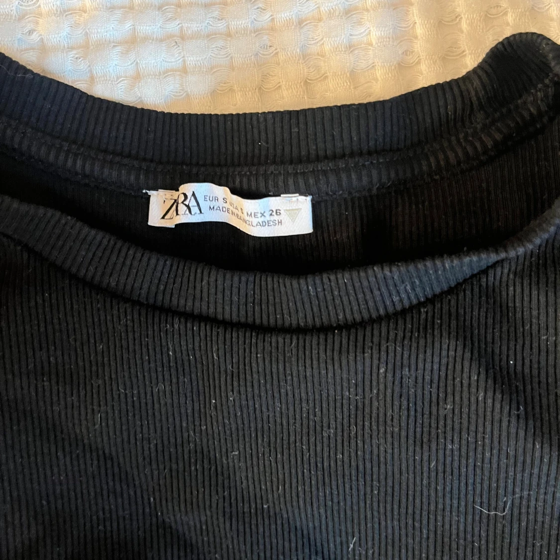 Svart croppad topp med volangärm Zara - 2