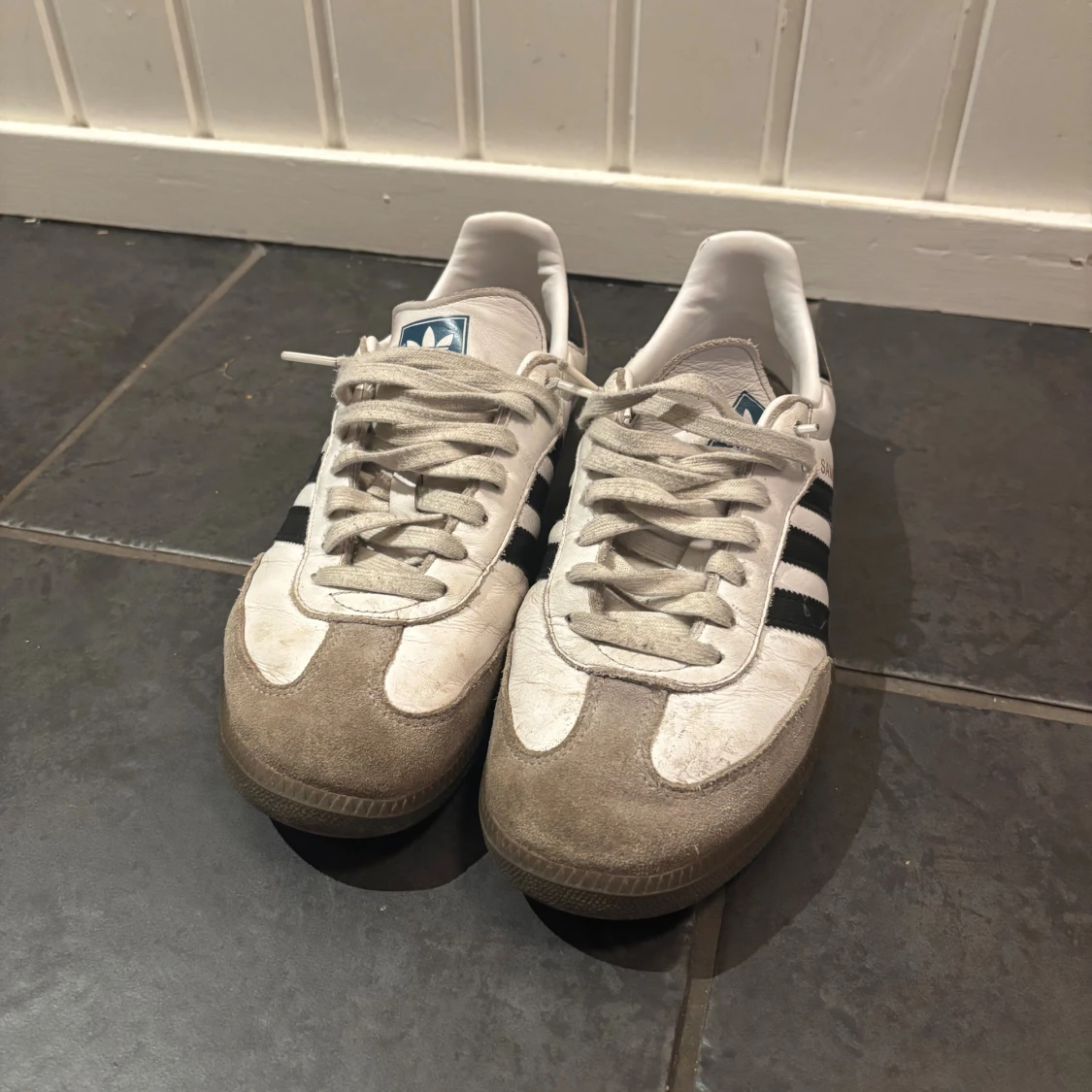 Adidas Samba vita och svarta sneakers