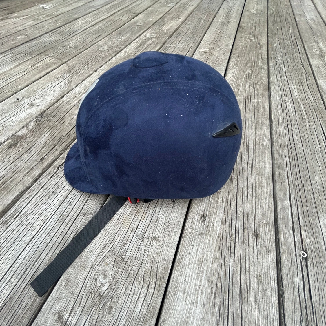 Mörkblå CRW ridhjälm med silverdetalj - 1