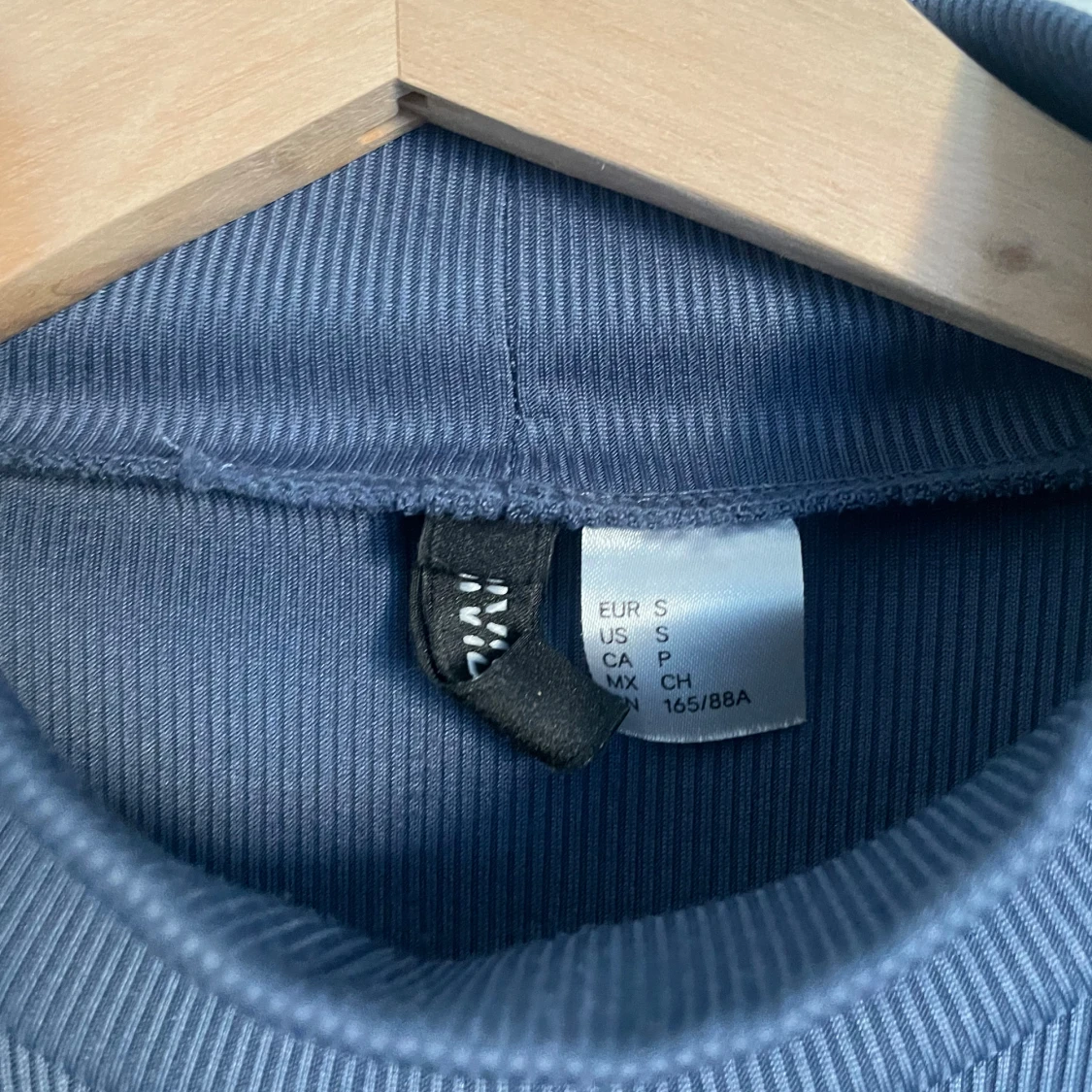 Mörkblå långärmad klänning från Zara - 2