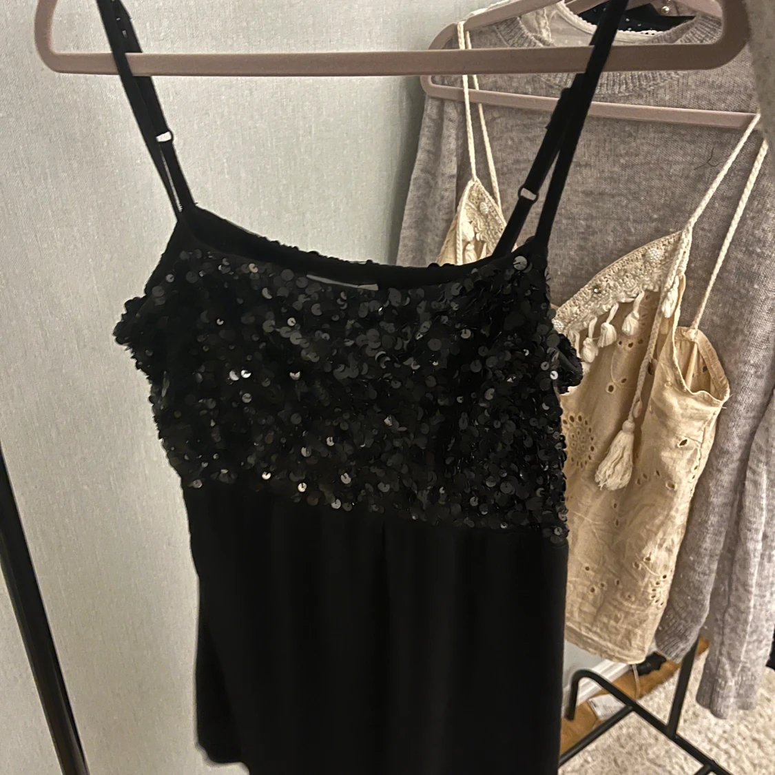 Svart paljettlinne från Lindex - 1