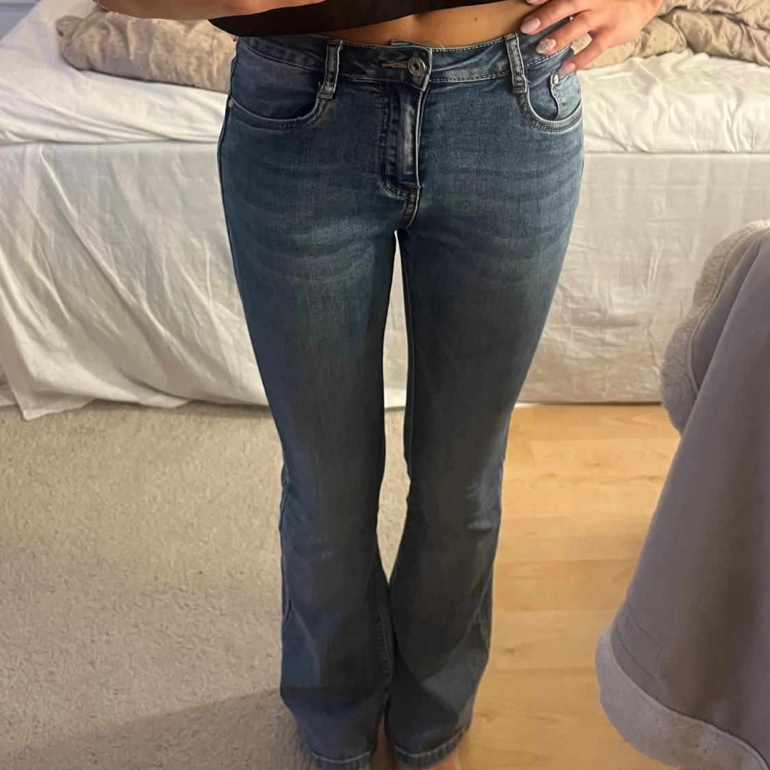 Blå bootcut jeans med låg midja - 1