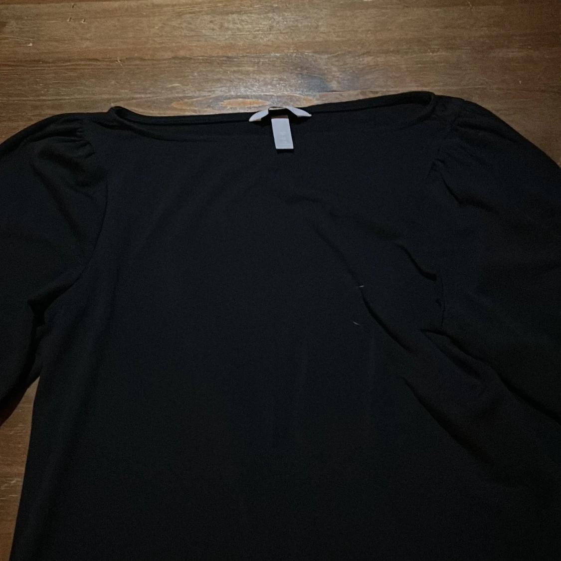 Svart topp med puffärm från H&M