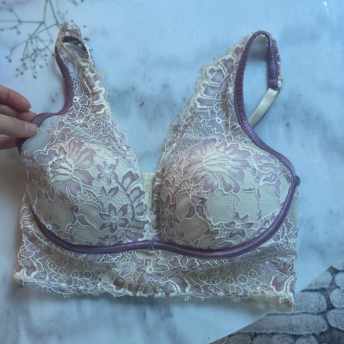 Ljuslila spetsig korsett-bh  - 1