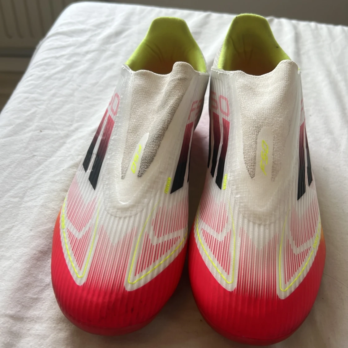 Adidas F50 fotbollsskor vit/röd