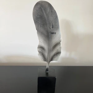 Inredning solfjäder - Svartvit solfjäder i trä. Höjd: 26cm.