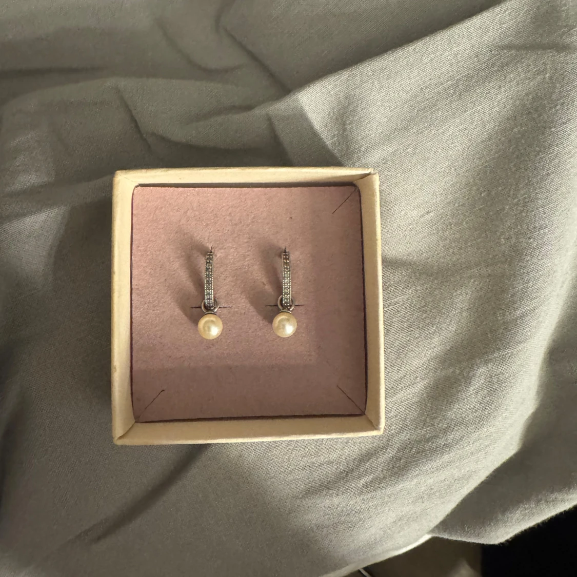 Lily and Rose örhängen med pärlor - 1