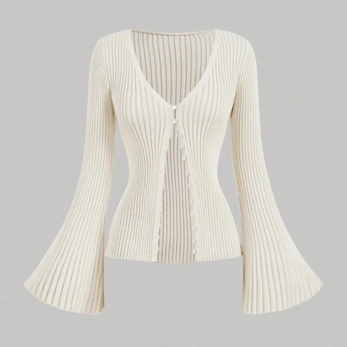 Ribbad kofta med utsvängda ärmar