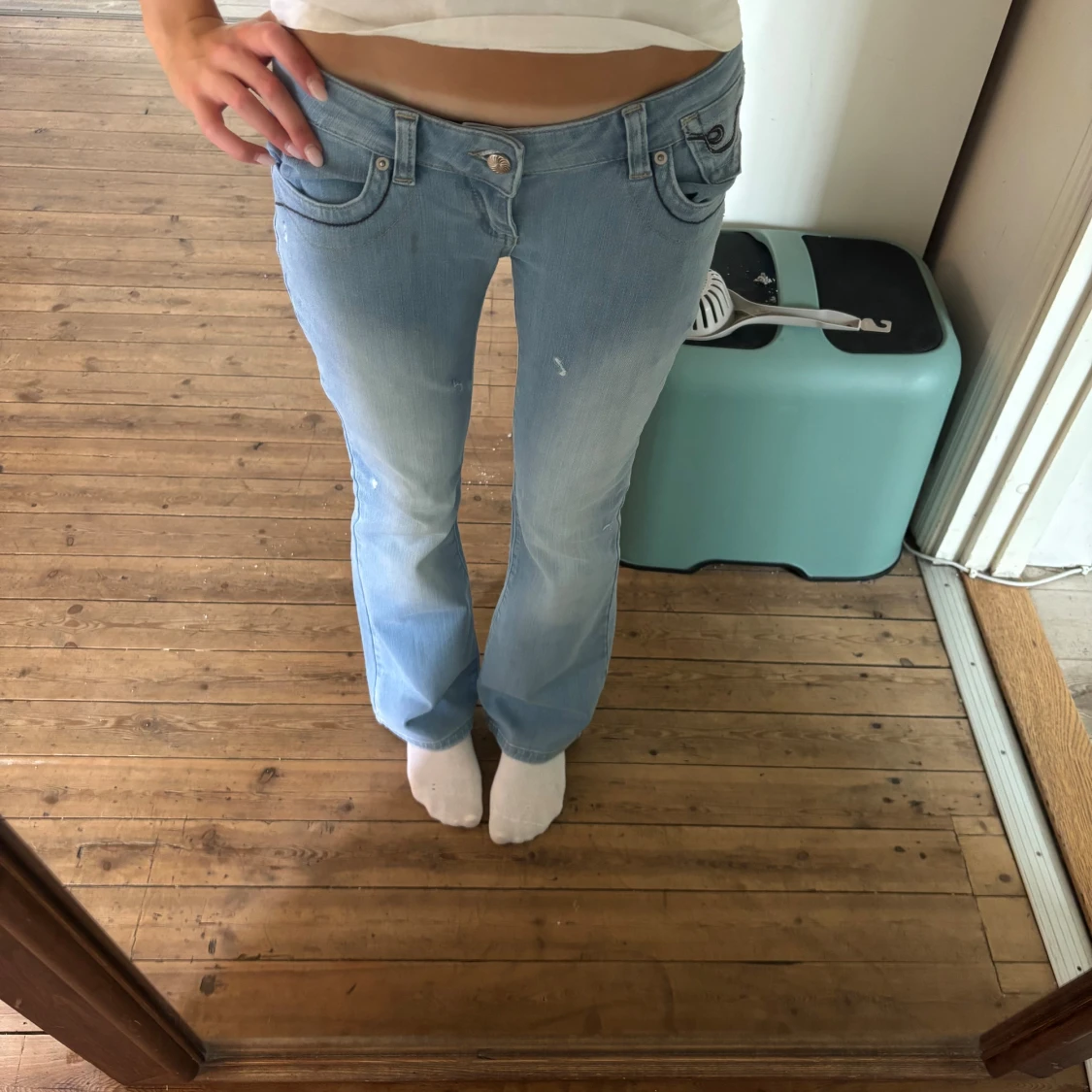 Ljusblå bootcut jeans låg midja - 1