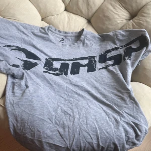 Grå Gasp oversized T-shirt - XL men passar bättre som M-L  ( knappt använd )