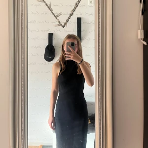 Klänning  - Säljer min svarta klänning från lager 157. Bra skick, endast använd ett fåtal gånger. Storlek xs. 