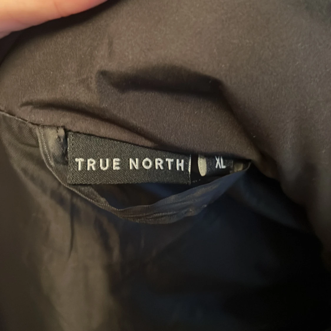 Svart dunväst från True North - 4