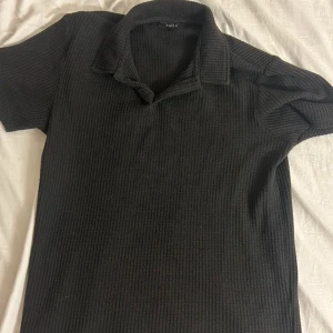 Svart piké tröja - Svart piké tröja från newyorker