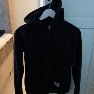 Svart ziphoodie - Aldrig använd