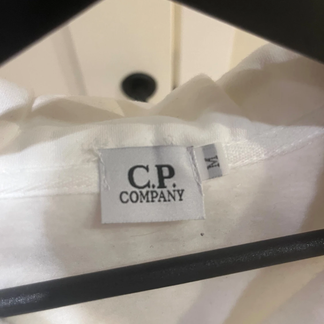 Vit hoodie med goggles från C.P. Company - 3