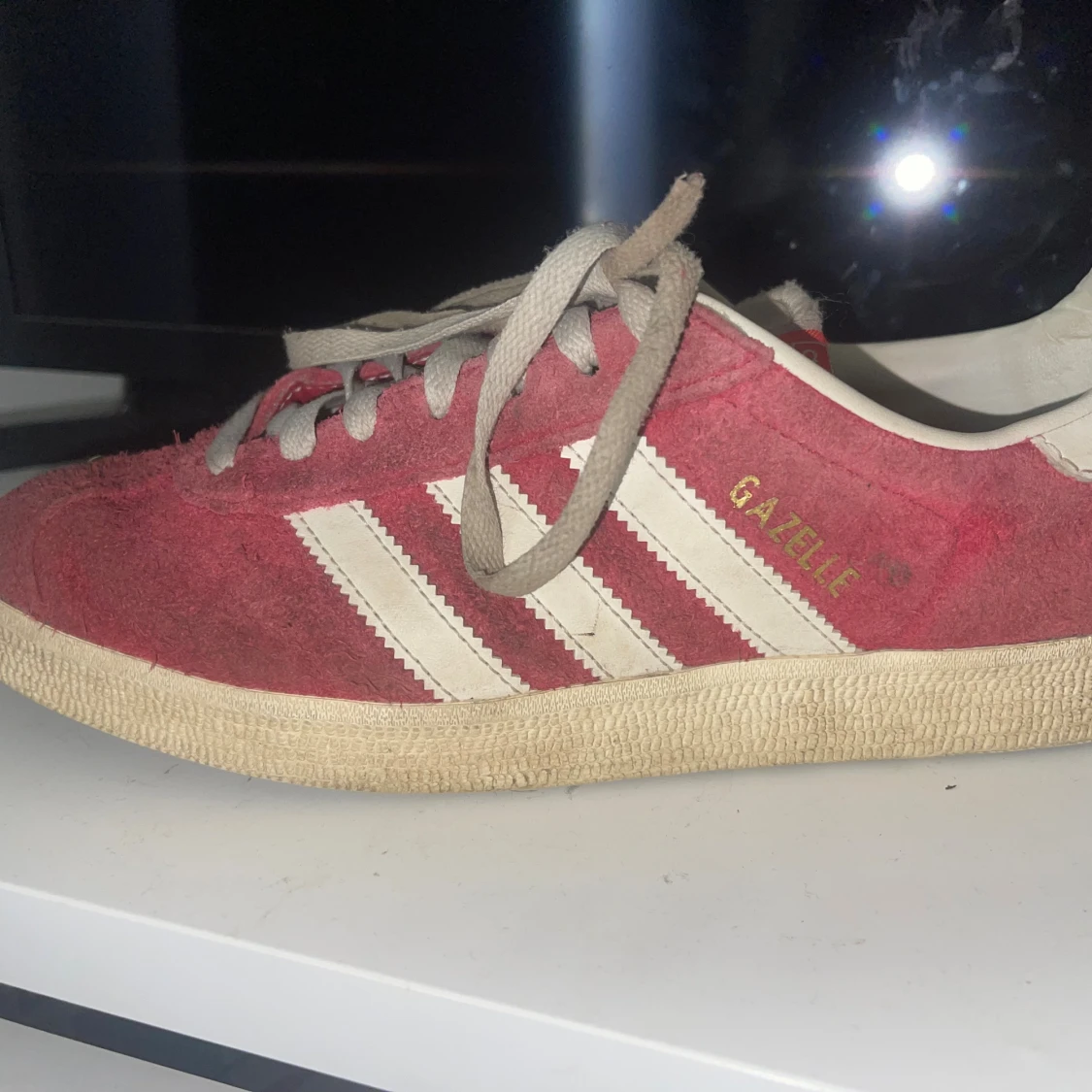 Adidas Gazelle röda sneakers mocka - 1