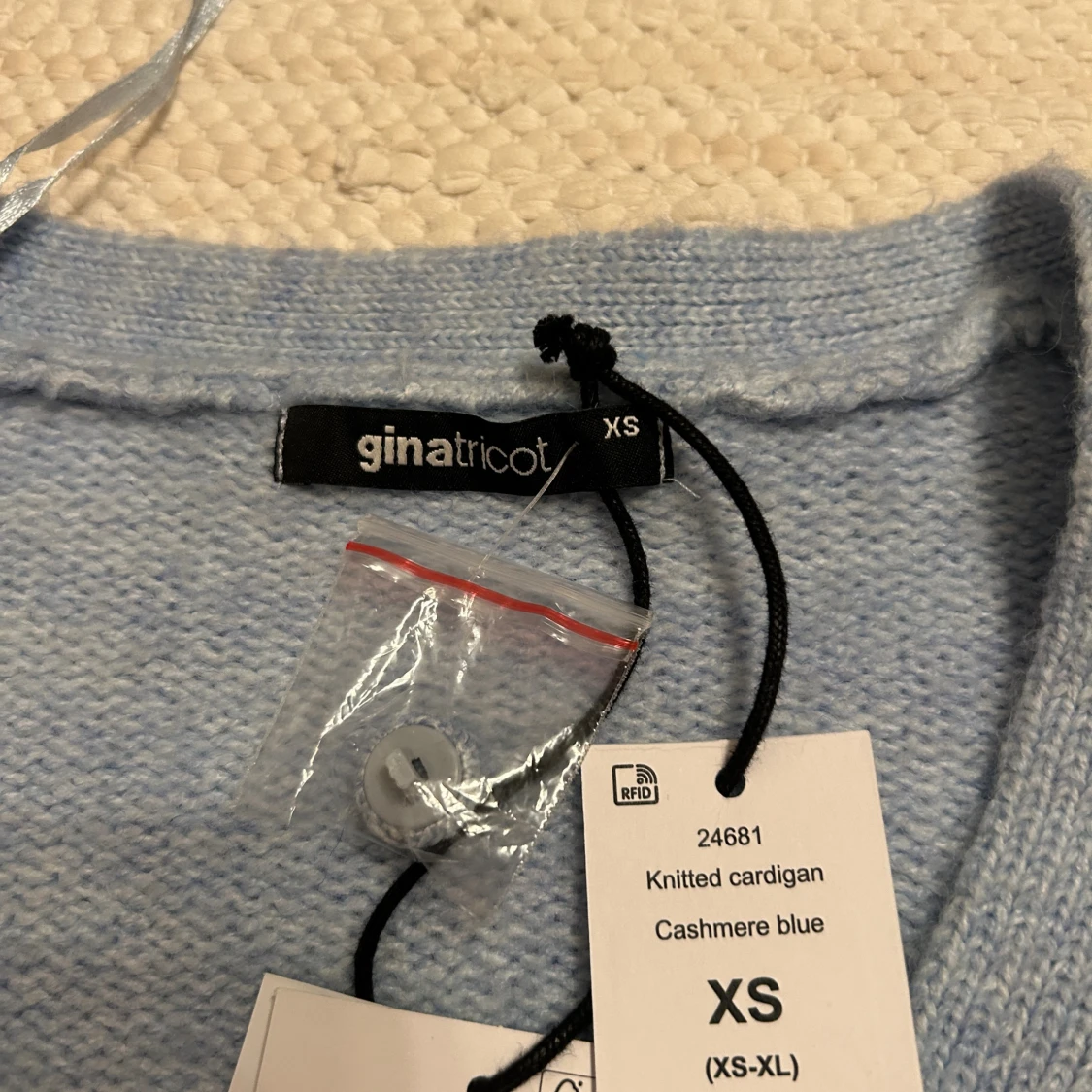 Ljusblå kofta från Gina Tricot XS - 3