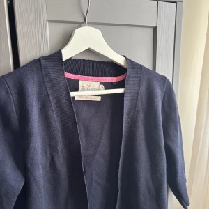 Overshirt  - Säljer denna söta korta lilla ”overshirten” ifrån Lindex💙använt 2 ggr