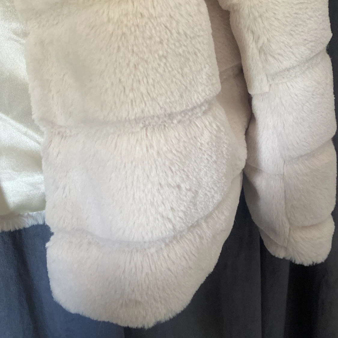 Beige pälsjacka från Isolde, stl 38 - 4