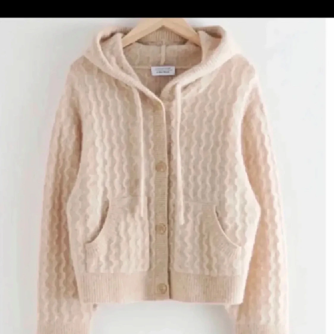 Beige stickad kofta med huva
