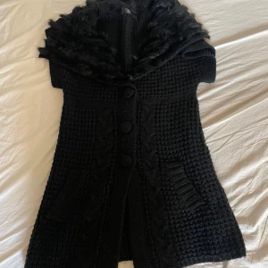 Svart kofta med päls - Svart vintage kofta med päls, strl M
