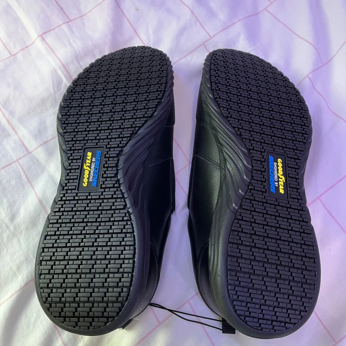 Svarta slip-on sneakers från Skechers anti-slip - 1