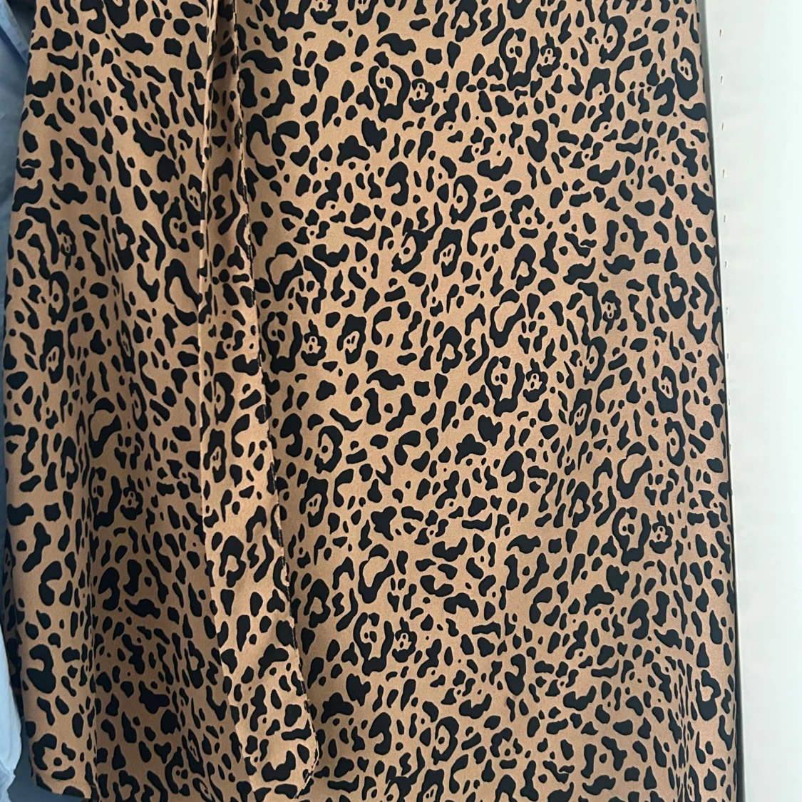 Leopardmönstrad omlottkjol med knyt - 2