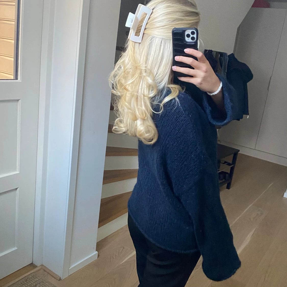 Mörkblå stickad tröja - 1