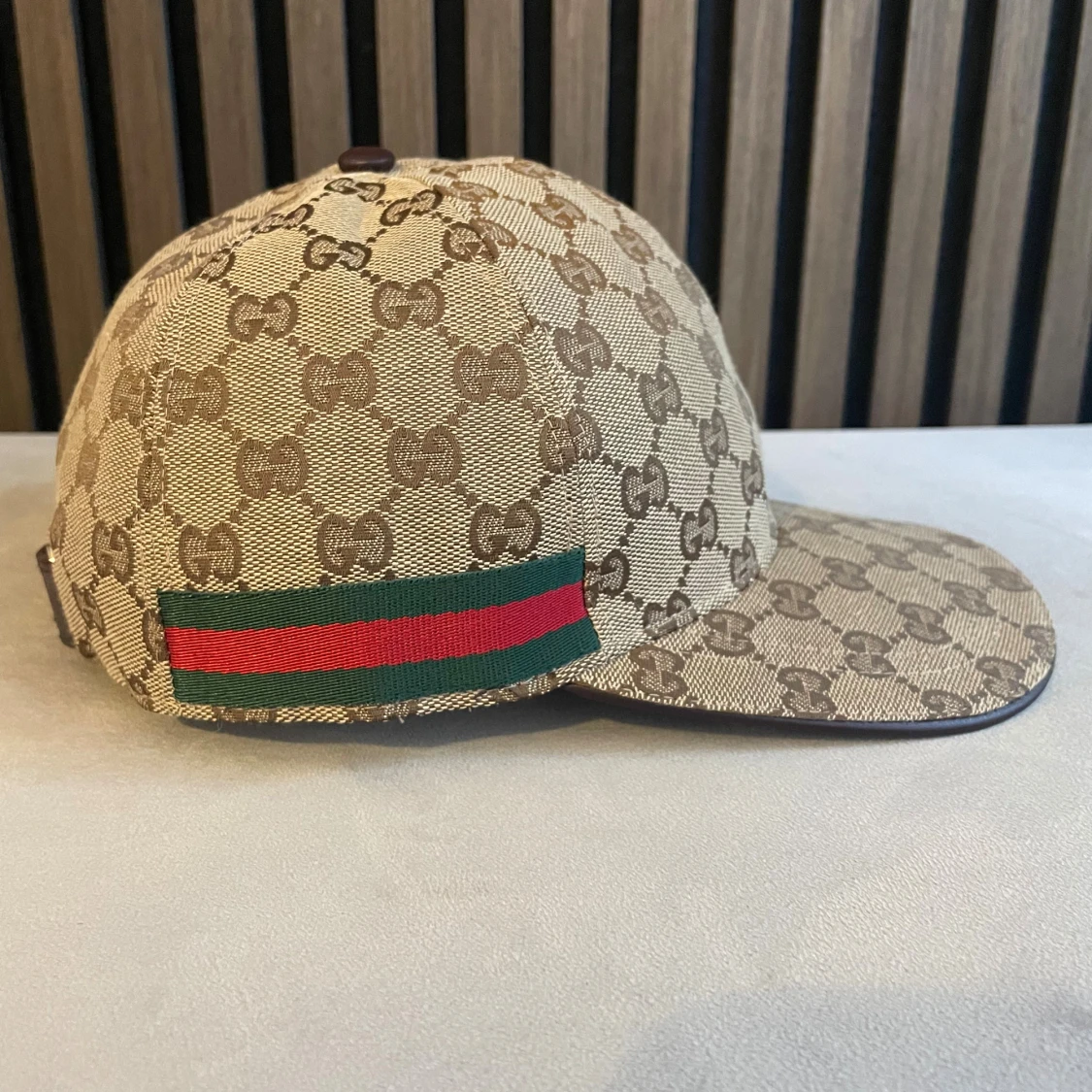 Gucci keps med GG-mönster och ränder - 1