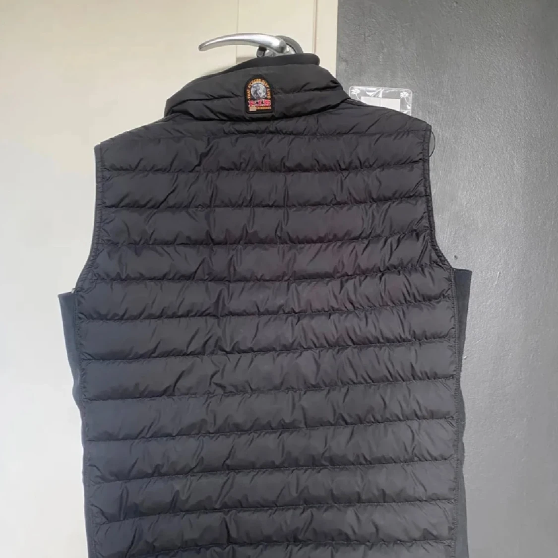 Svart dunväst från Parajumpers - 1