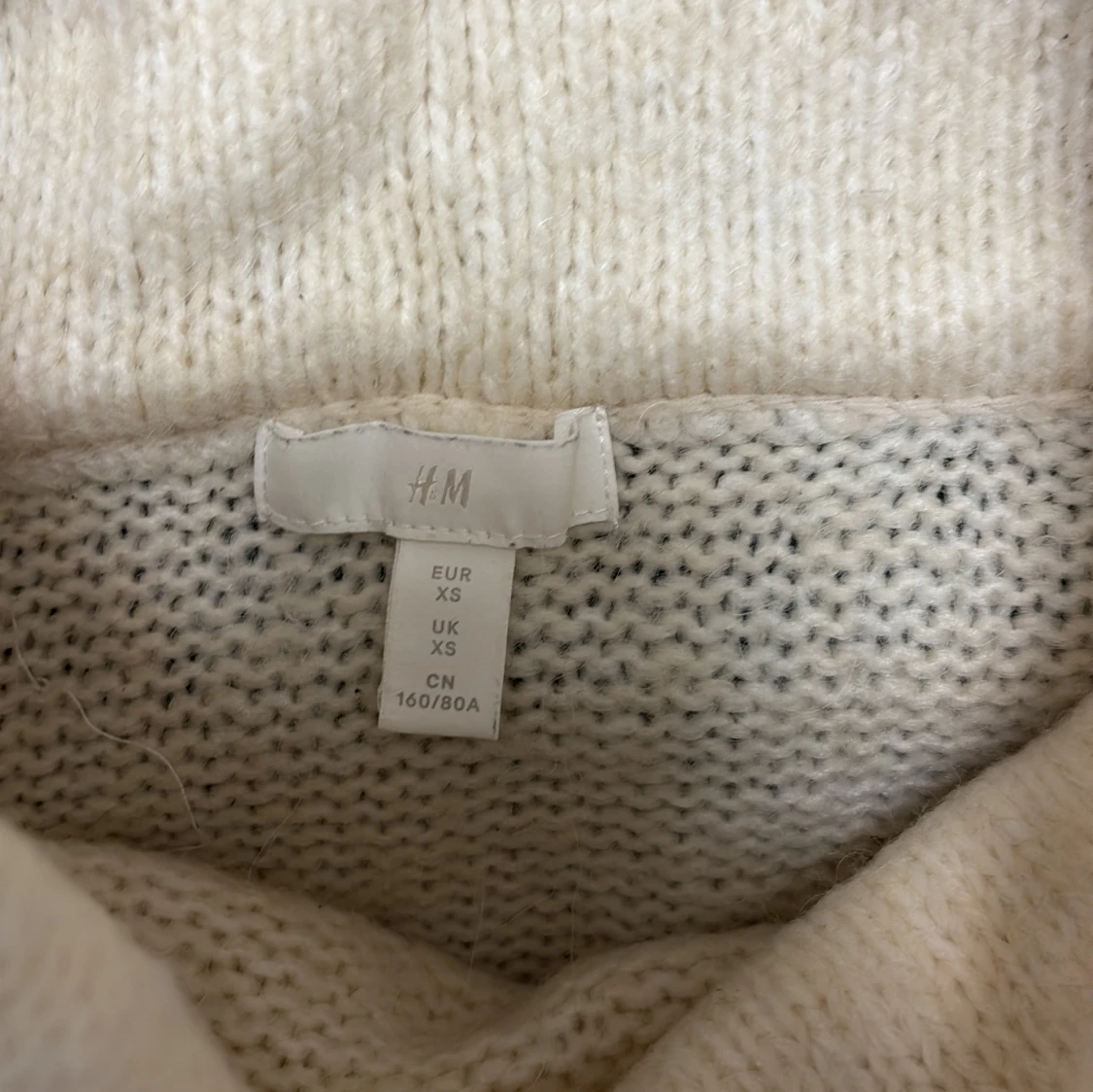 Beige stickad polotröja från H&M - 1