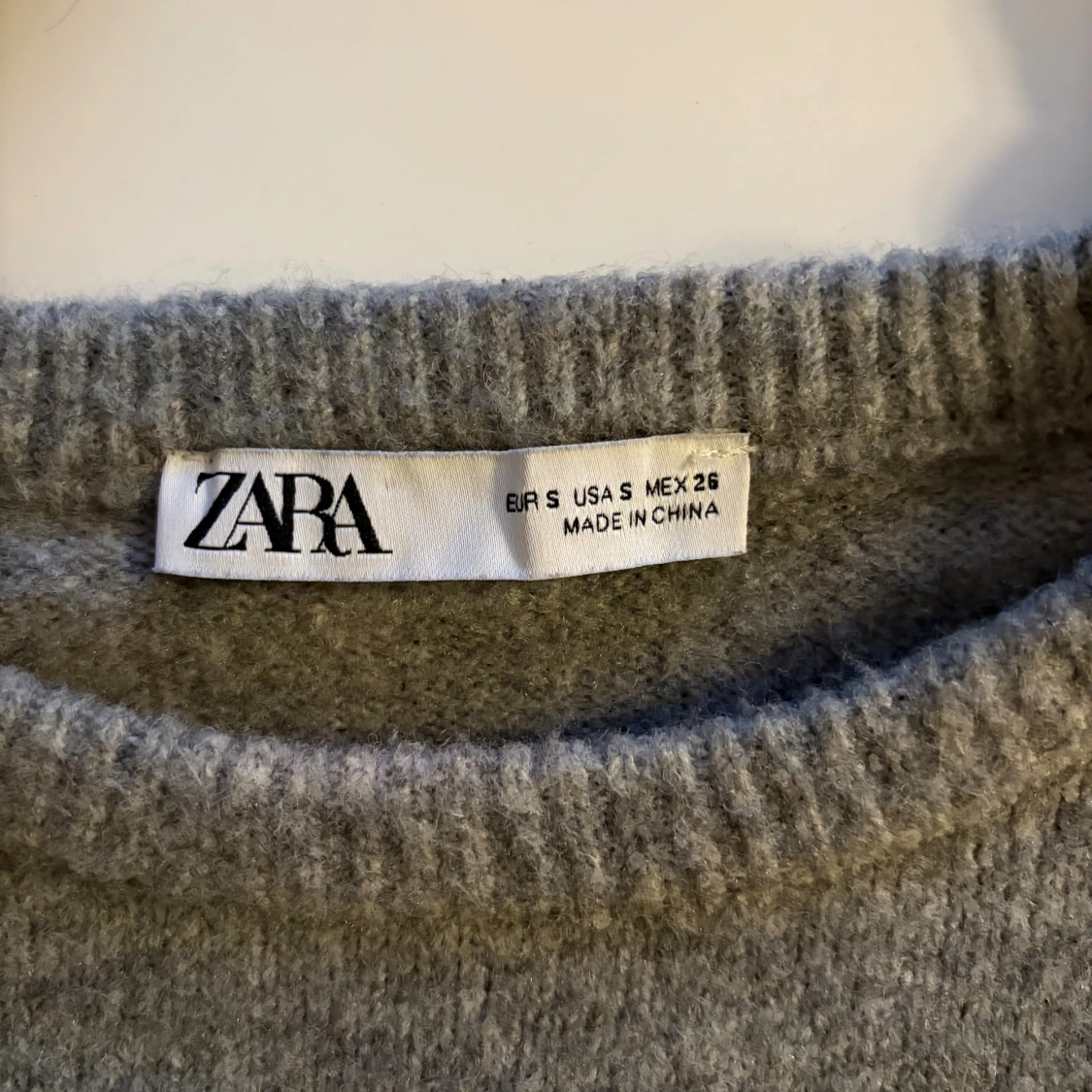 Grå stickad tröja från Zara - 1