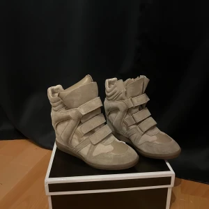 Aimigao Hk marant shoes - Isabel marant type of shoes, feel free to ask any questions. Price is negotiable
