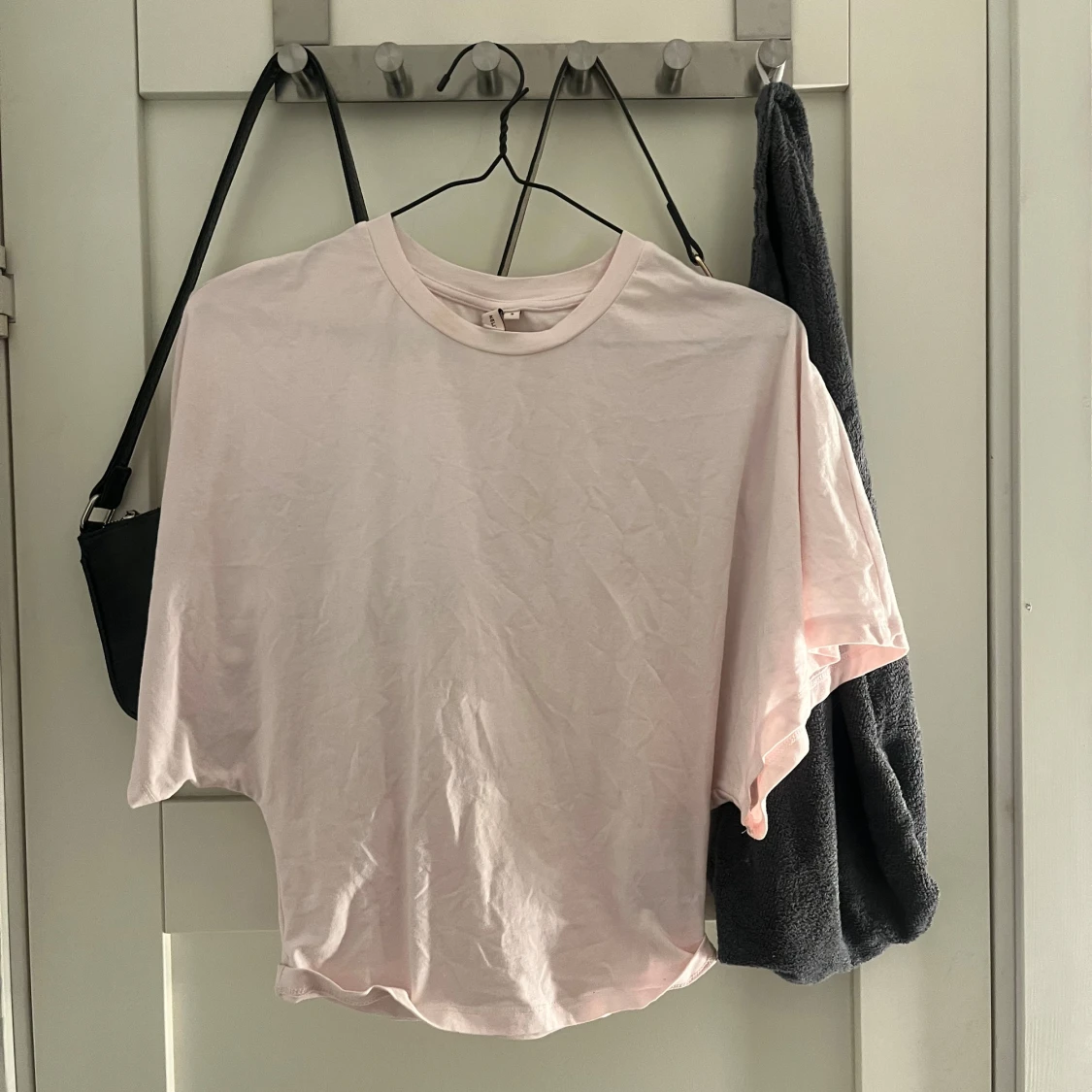 Ljusrosa t-shirt från Nelly