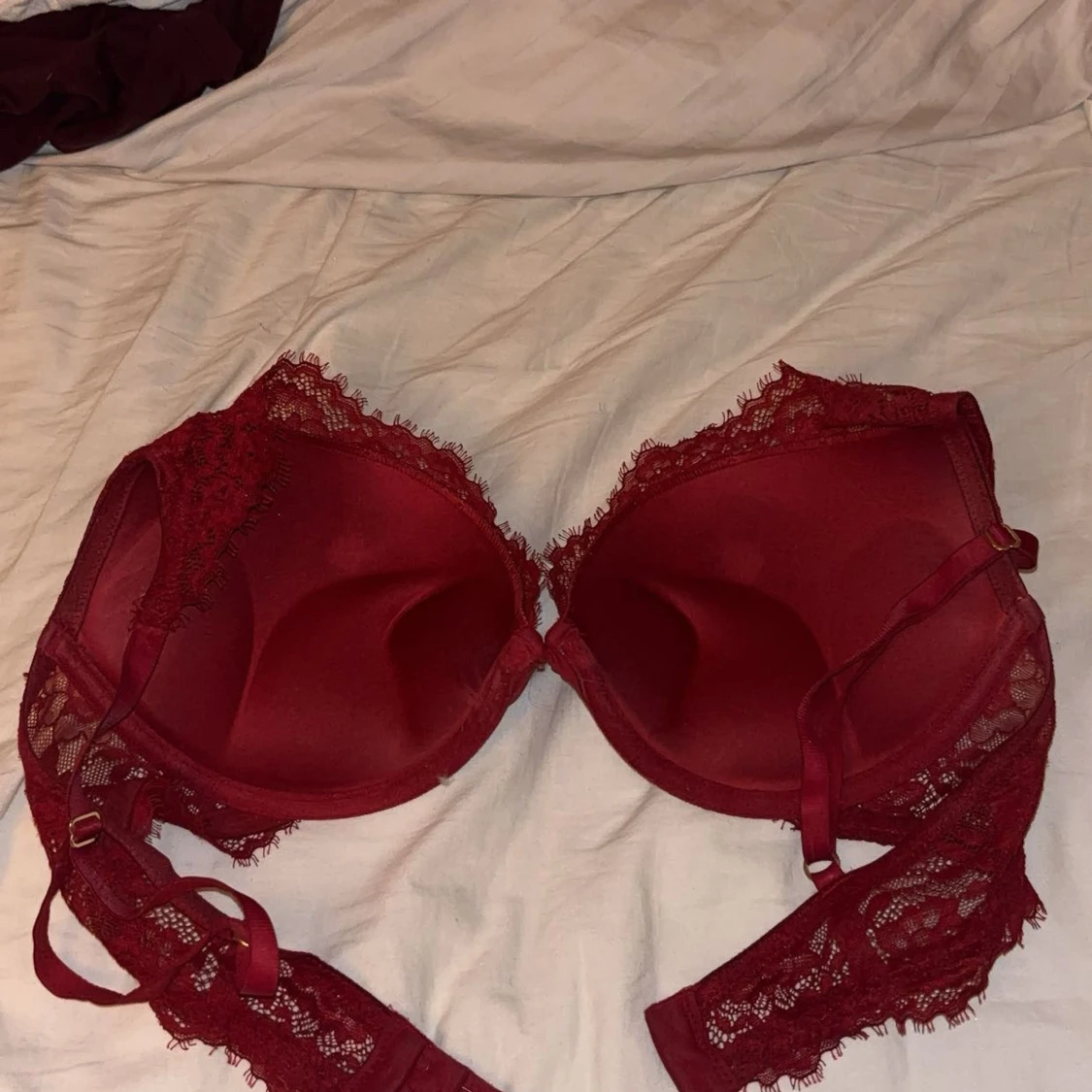 Vinröd spetskorsett med vaddering - 2