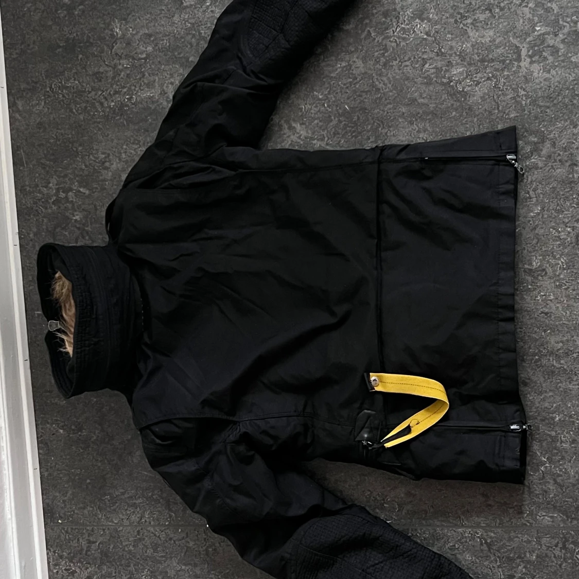 Svart vinterjacka Parajumpers med päls - 1