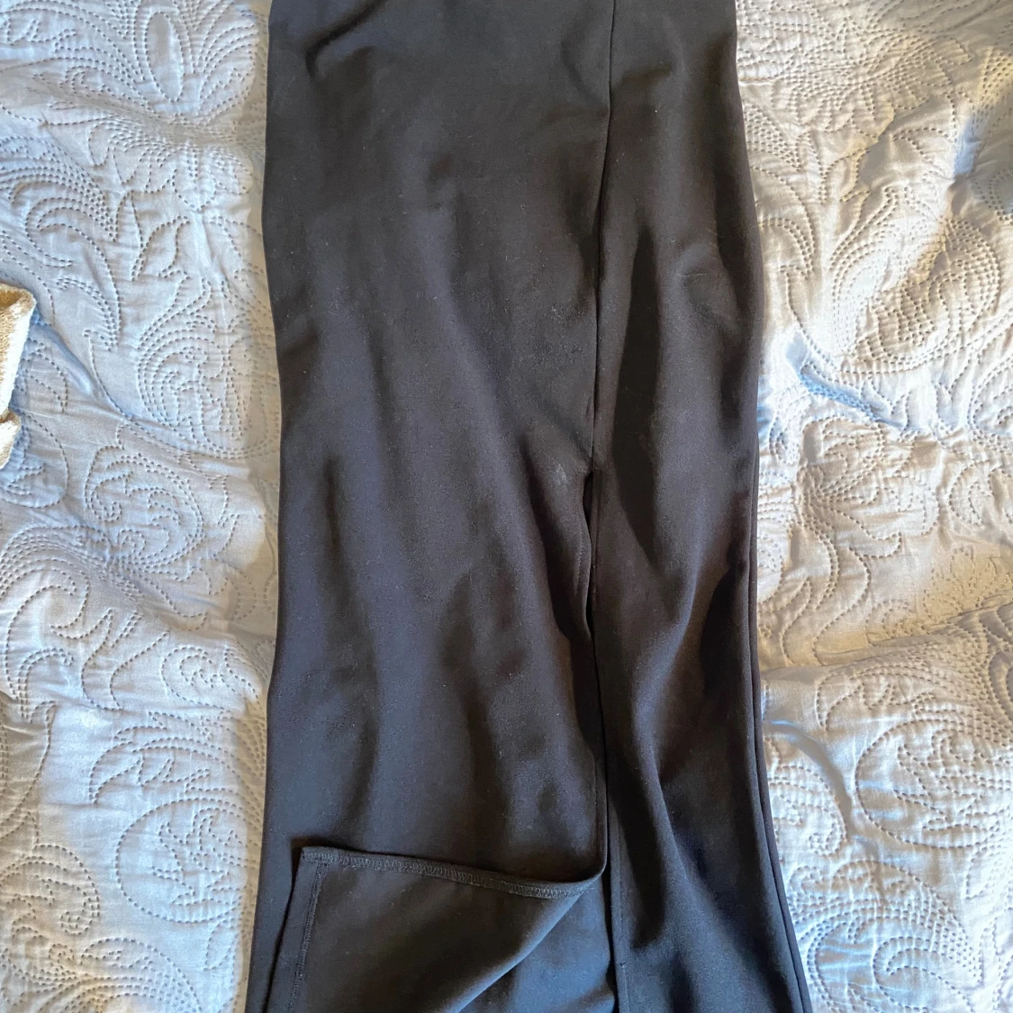 Svart långkjol med slits från Gina Tricot - 2