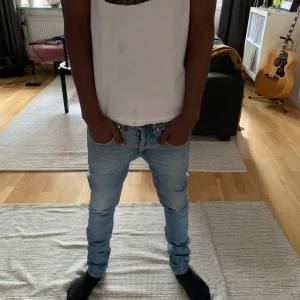 Dondup jeans - Tjena säljer ett par skitnsygga dondup jeans i storlek W29L30, väldigt bra skick. Skriv vid frågor