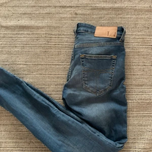 Tos jeans - Tjena säljer ett par Tiger Of Sweden jeans, bra skick .  Hör av dig vid frågor
