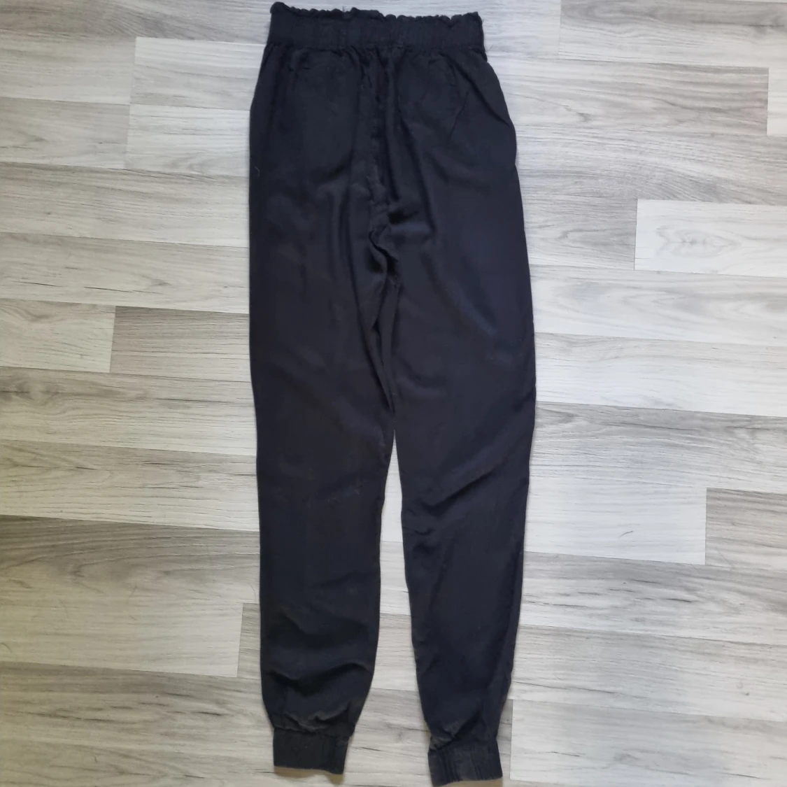 Svarta byxor från BikBok XS - 1