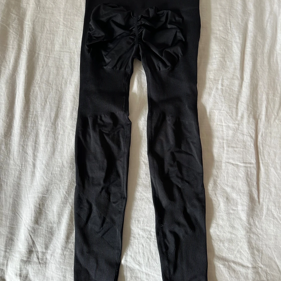 Svarta seamless leggings från Thrivin - 1