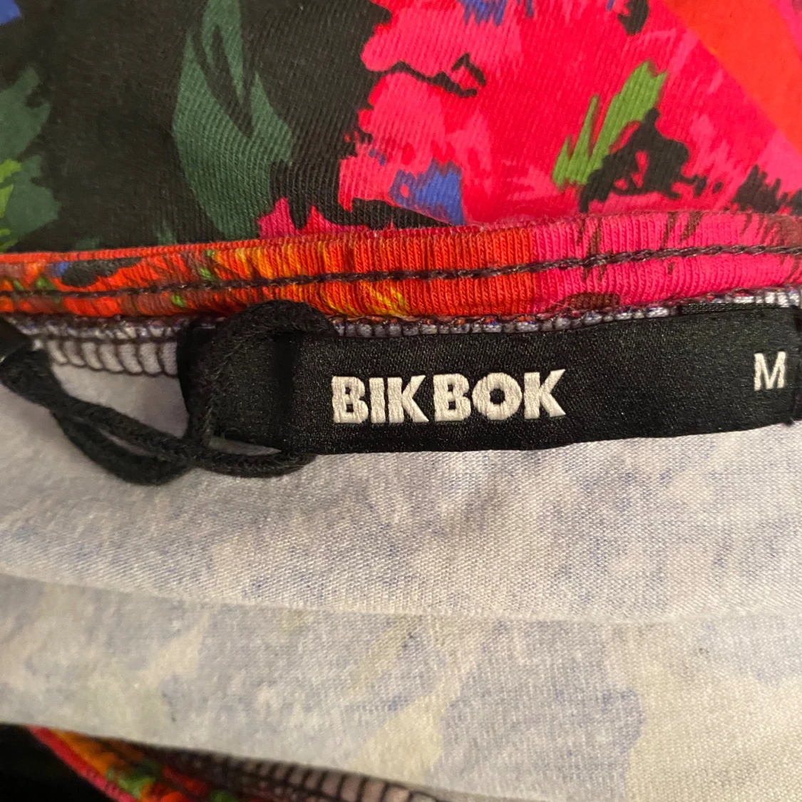 Blommig topp från BikBok - 2