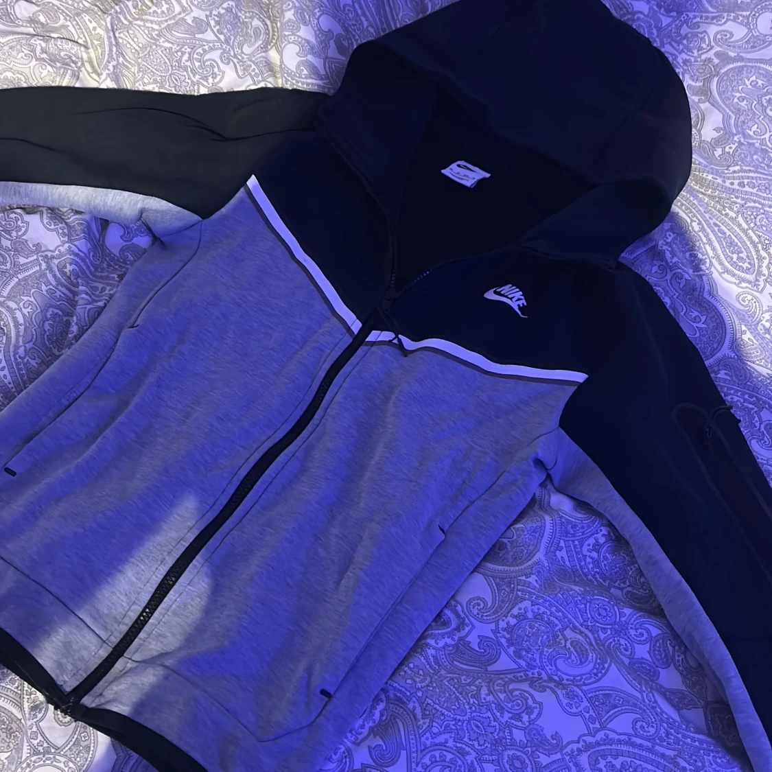 Nike zip-hoodie i svart och grå XS - 1