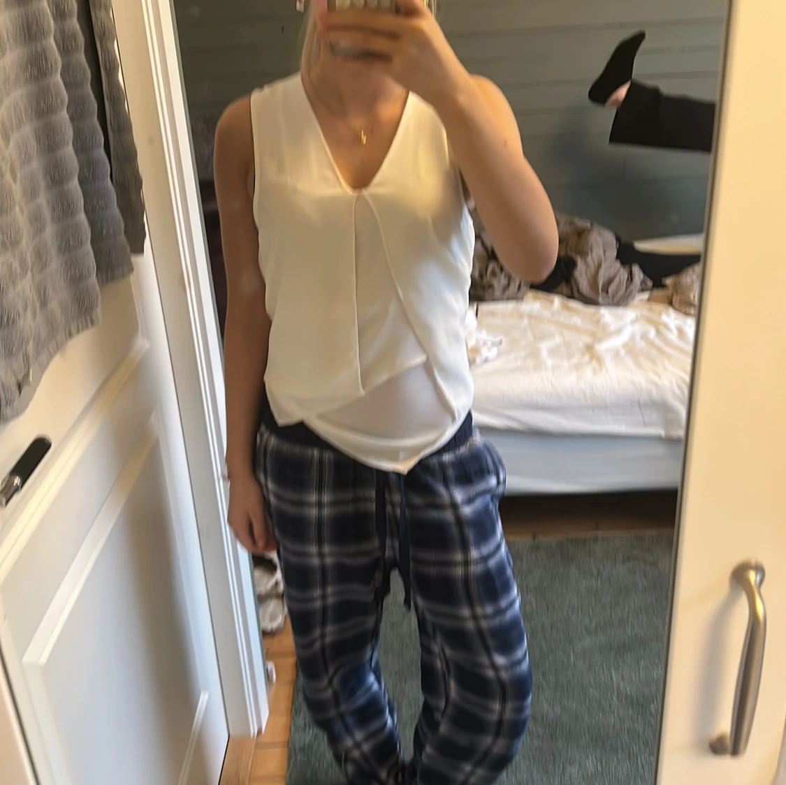 Vit omlott linnetopp i sidenlook - 2