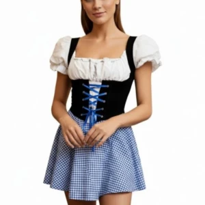 Oktoberfest klänning med snörning - Superfin tyrolerklänning som passar bra till oktoberfest eller tillochmed halloween och annat. Har använt den 1 gång bara och den är precis som ny! Passar en liten XS!